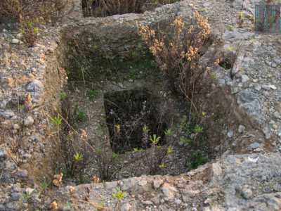 Una delle tante tombe a fossa 